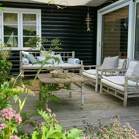 Dom wakacyjny Beautiful Log House With A Pool In South Funen *