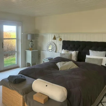 Dom wakacyjny Beautiful Log House With A Pool In South Funen